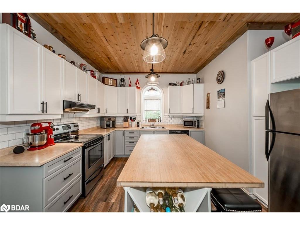 









7424


County Rd 91

Road,
Stayner,




ON
L0M 1S0

