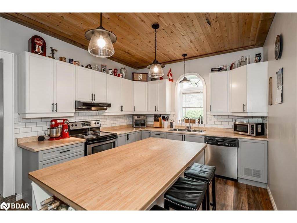 









7424


County Rd 91

Road,
Stayner,




ON
L0M 1S0

