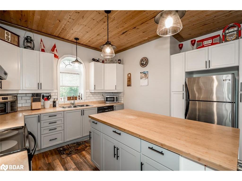 









7424


County Rd 91

Road,
Stayner,




ON
L0M 1S0

