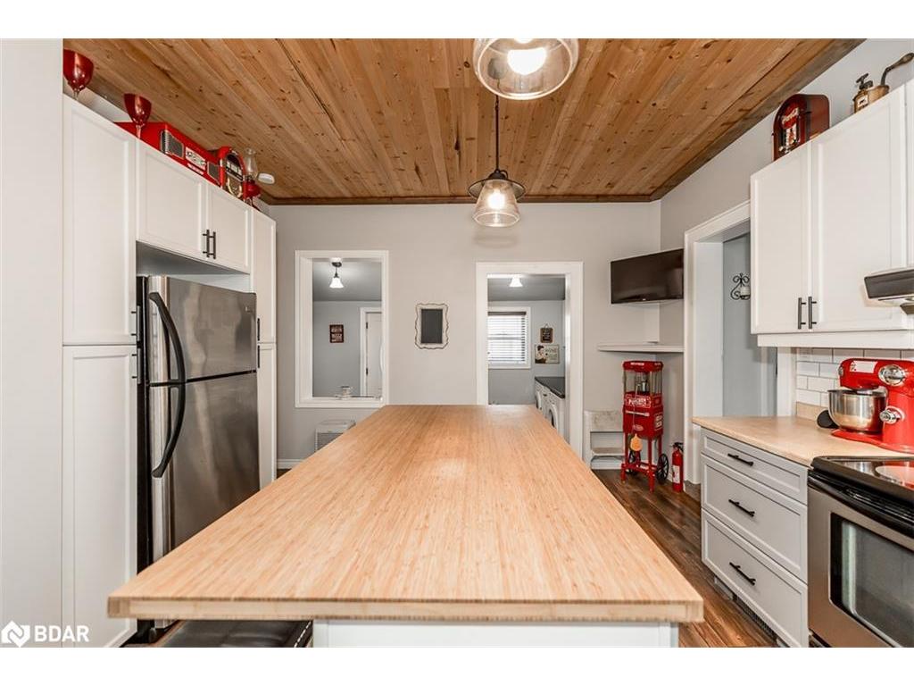 









7424


County Rd 91

Road,
Stayner,




ON
L0M 1S0

