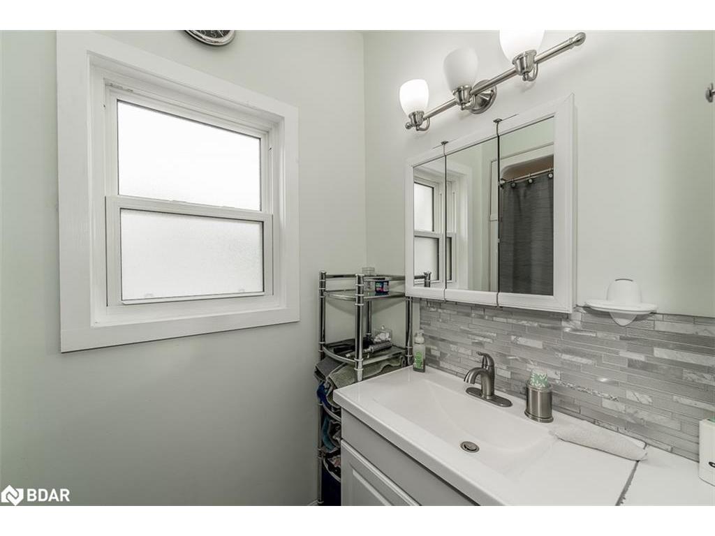 









7424


County Rd 91

Road,
Stayner,




ON
L0M 1S0

