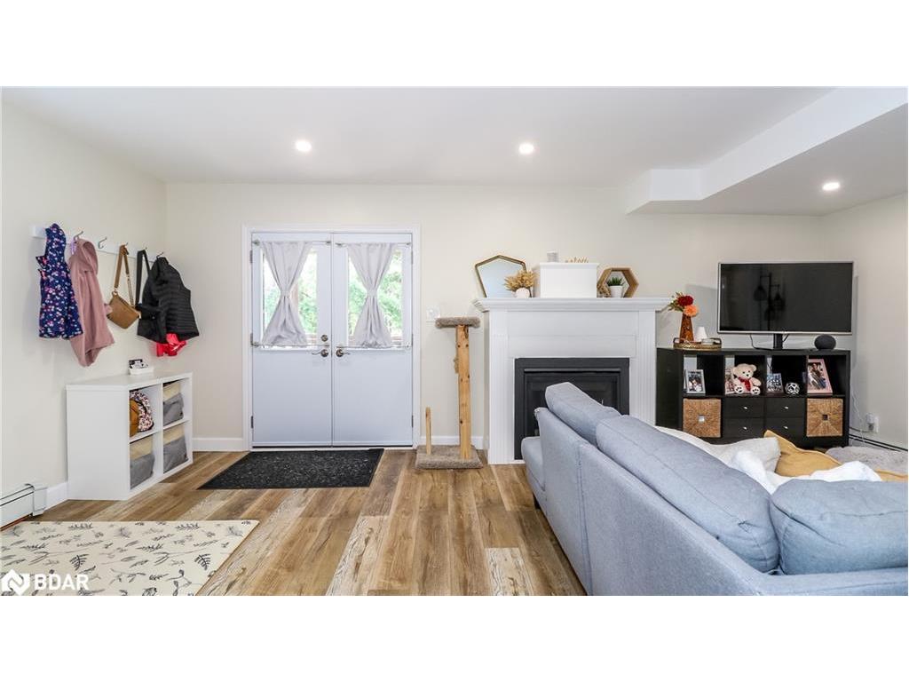 









1


Mariposa

Drive,
Orillia,




ON
L3V 7G6

