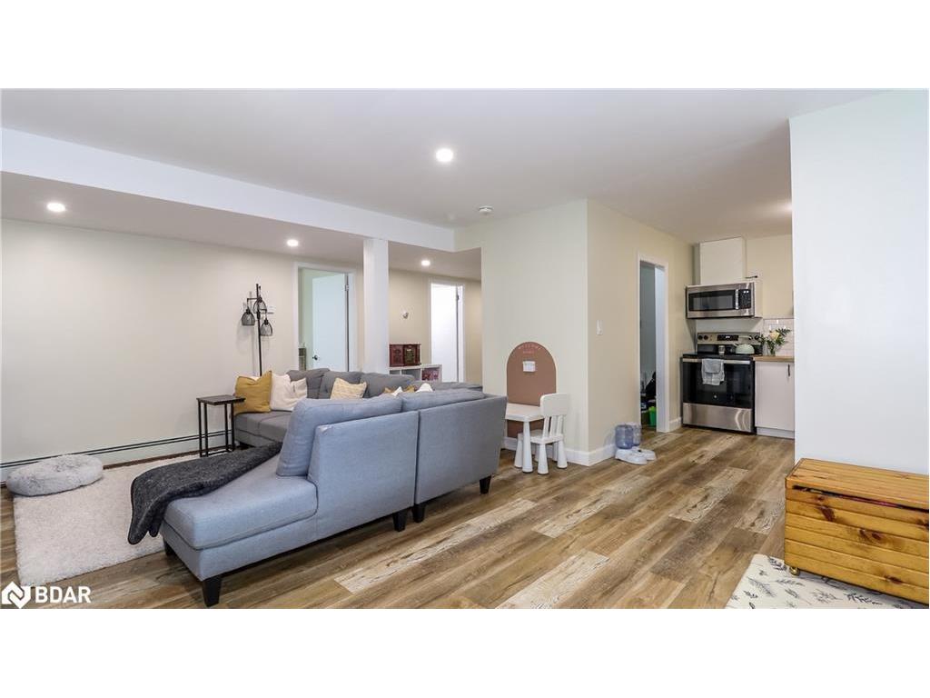 









1


Mariposa

Drive,
Orillia,




ON
L3V 7G6

