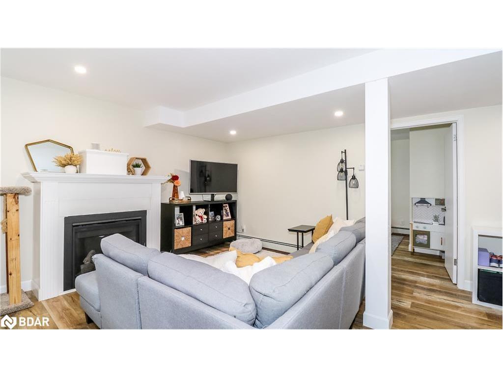 









1


Mariposa

Drive,
Orillia,




ON
L3V 7G6

