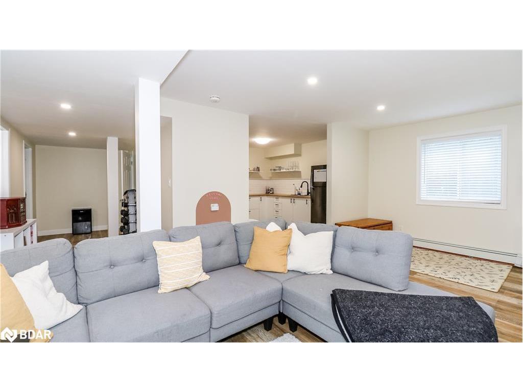 









1


Mariposa

Drive,
Orillia,




ON
L3V 7G6

