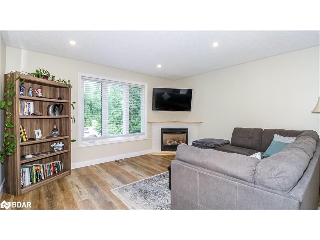 









1


Mariposa

Drive,
Orillia,




ON
L3V 7G6

