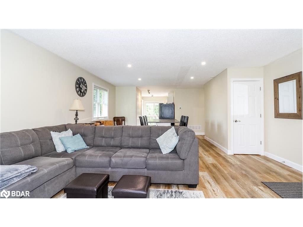 









1


Mariposa

Drive,
Orillia,




ON
L3V 7G6


