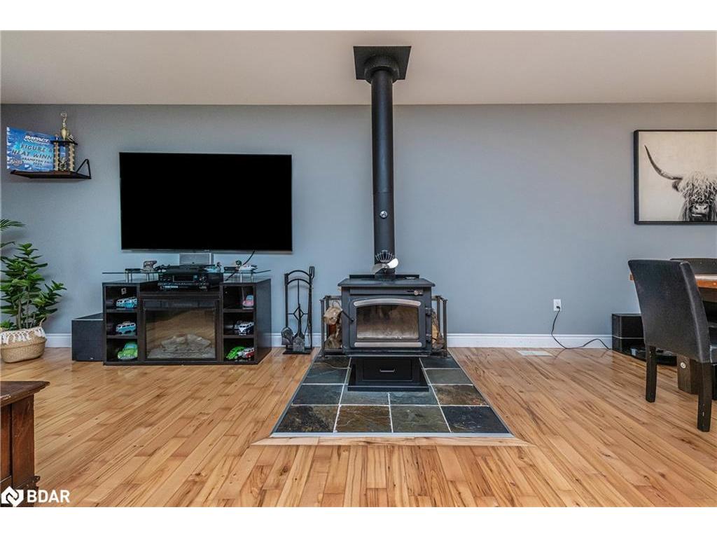 









402187


County Road 15

,
Grand Valley,




ON
L9W 3B5

