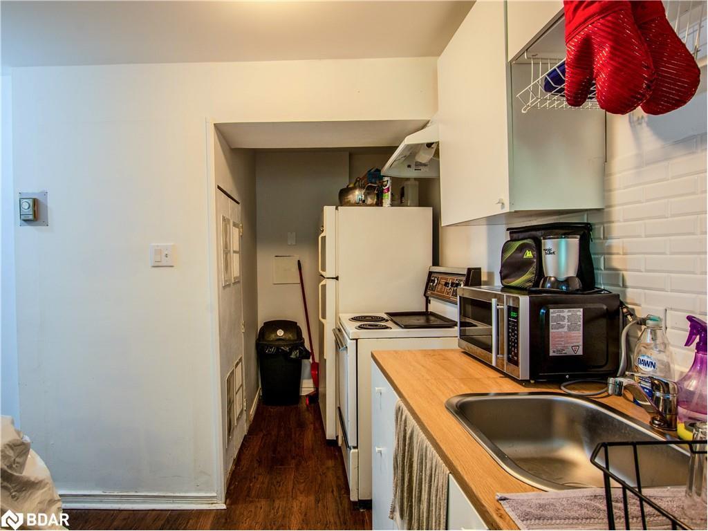 









40


Doris

Drive,
Barrie,




ON
L4N 5L9

