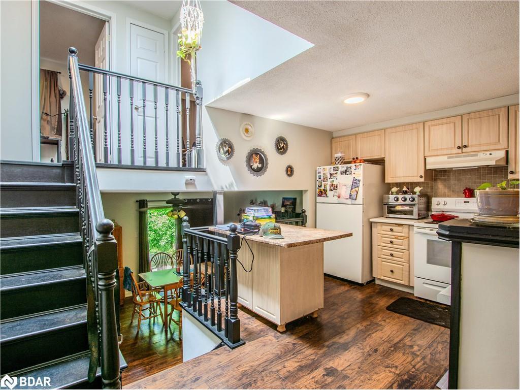 









40


Doris

Drive,
Barrie,




ON
L4N 5L9


