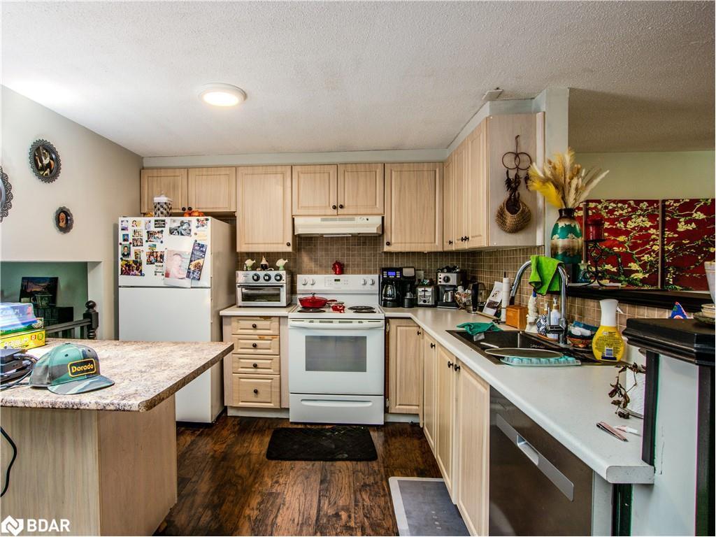









40


Doris

Drive,
Barrie,




ON
L4N 5L9

