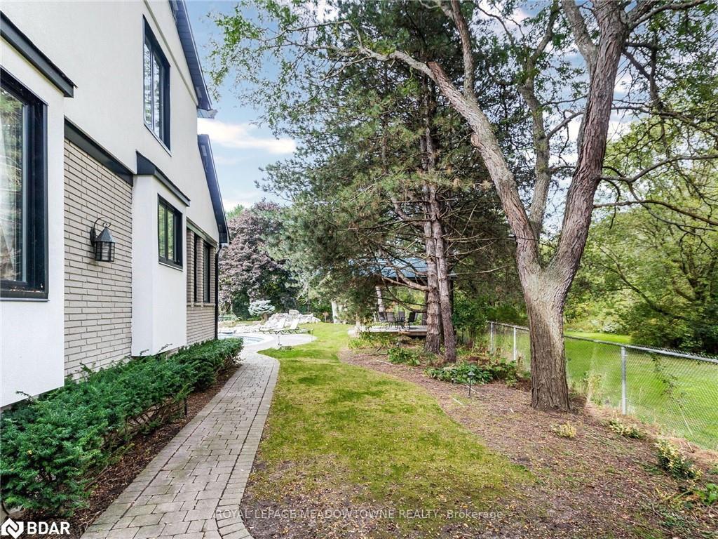 









355


Golf Links

Road,
Ancaster,




ON
L9G 4G6

