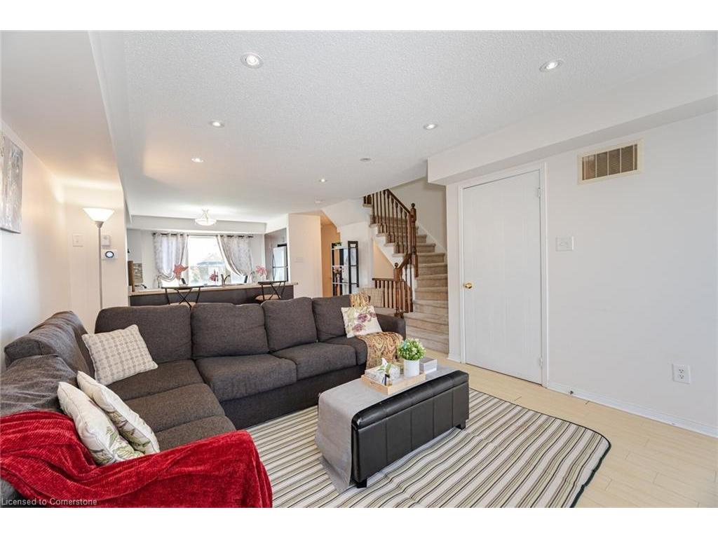









4855


Half Moon

Grove, 3,
Mississauga,




ON
L5M 8C7

