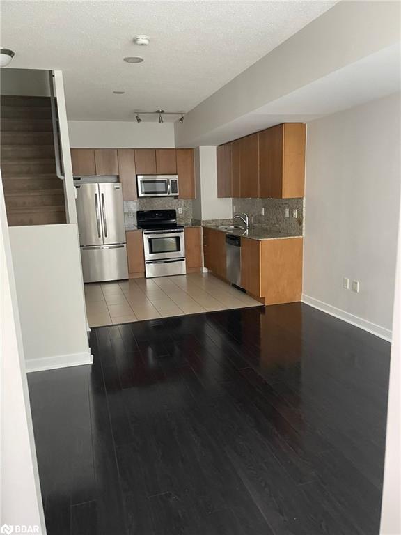 









15


Brunel

Court, 102,
Toronto,




ON
M5V 3Y6

