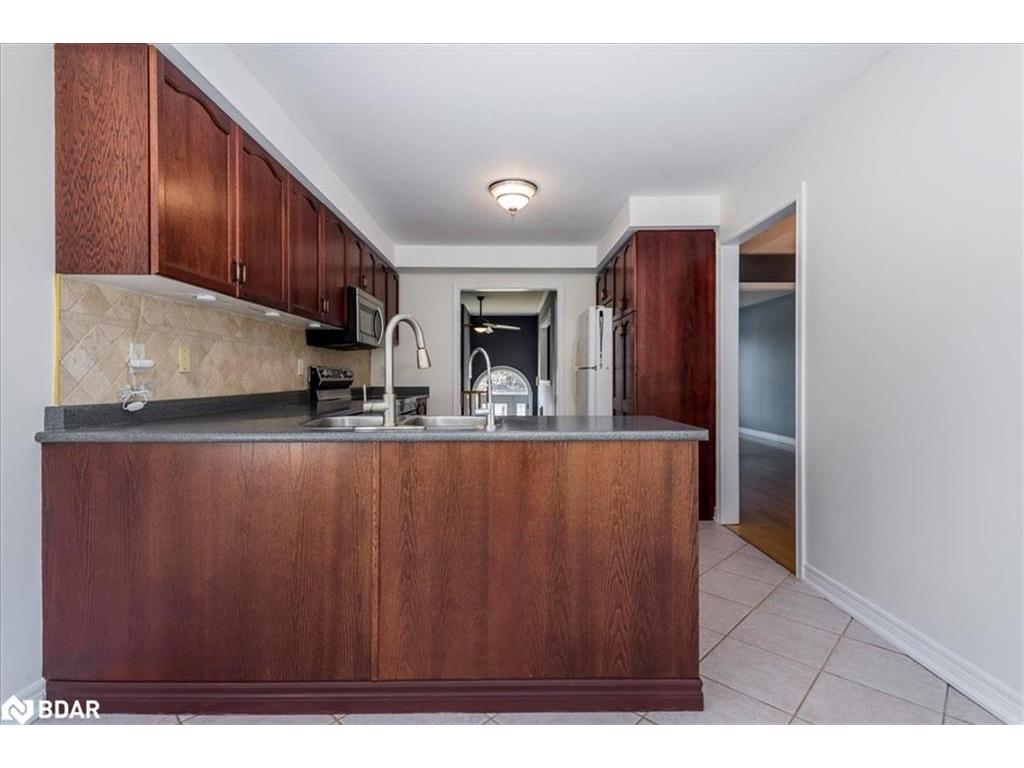 









37


Marsellus

Drive,
Barrie,




ON
L4N 8S6

