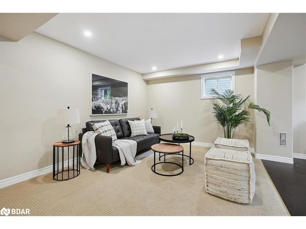 









23


Woodlawn

Court,
Dundas,




ON
L9H 7S2

