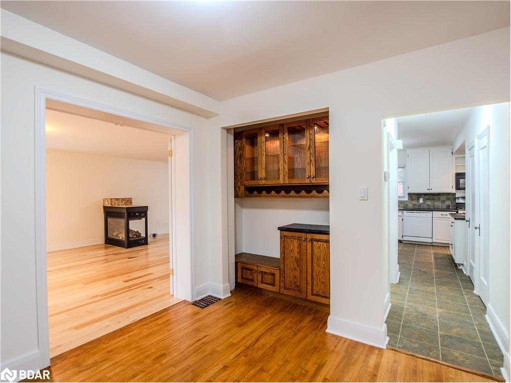 









25


Holgate

Street,
Barrie,




ON
L4N 2T6

