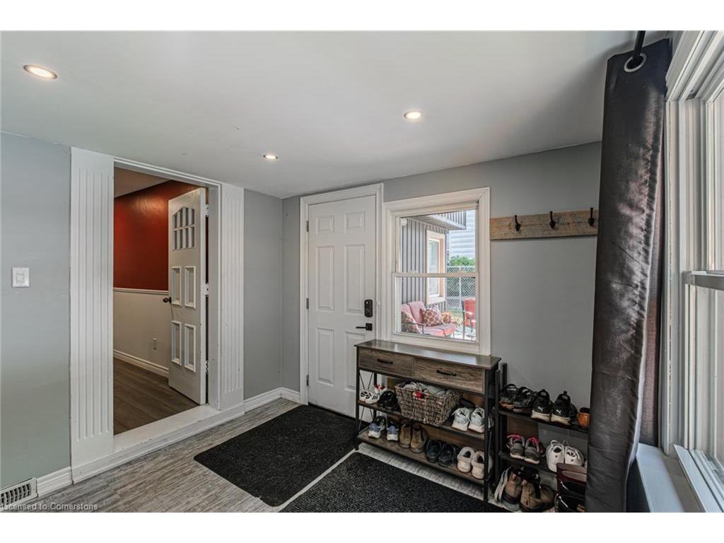 









258


Norfolk

Avenue,
Delhi,




ON
N4B 2N3

