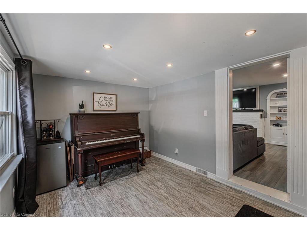 









258


Norfolk

Avenue,
Delhi,




ON
N4B 2N3

