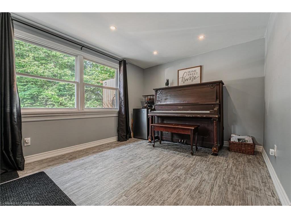 









258


Norfolk

Avenue,
Delhi,




ON
N4B 2N3

