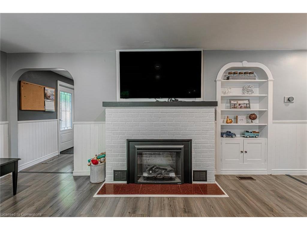 









258


Norfolk

Avenue,
Delhi,




ON
N4B 2N3


