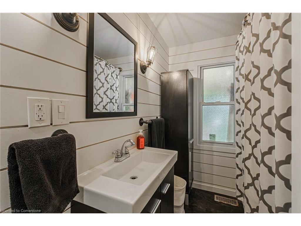 









258


Norfolk

Avenue,
Delhi,




ON
N4B 2N3

