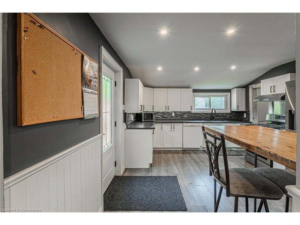 









258


Norfolk

Avenue,
Delhi,




ON
N4B 2N3

