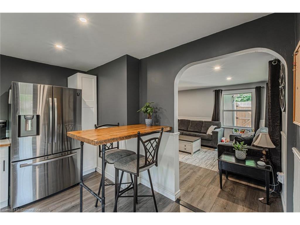 









258


Norfolk

Avenue,
Delhi,




ON
N4B 2N3

