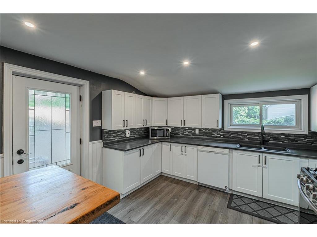 









258


Norfolk

Avenue,
Delhi,




ON
N4B 2N3

