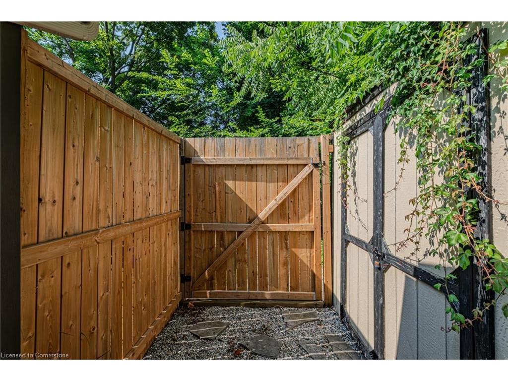 









258


Norfolk

Avenue,
Delhi,




ON
N4B 2N3

