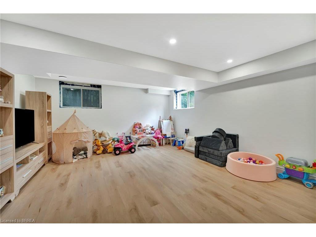 









263


Owen

Street,
Simcoe,




ON
N3Y 2V3

