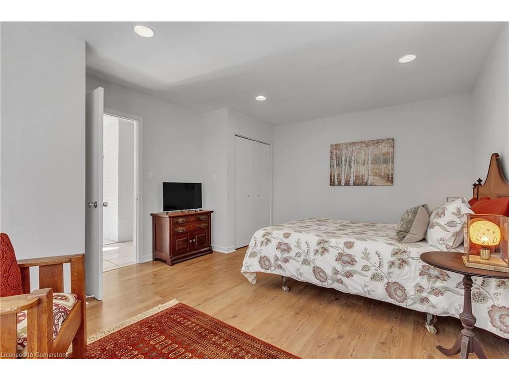 









8


Duff

Street,
Hamilton,




ON
L9C 1A7

