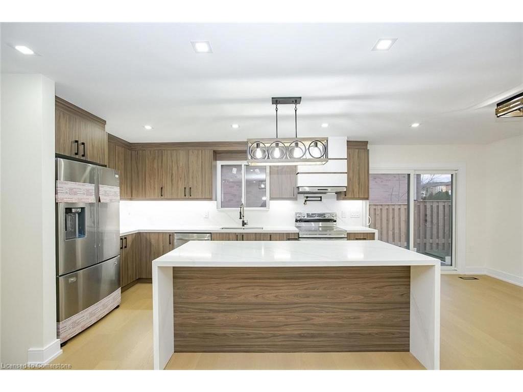 









633


Green Meadow

Crescent,
Waterloo,




ON
N2V 1E1

