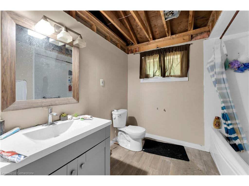 









282


Norman Rogers

Drive,
Kingston,




ON
K7M 2R6

