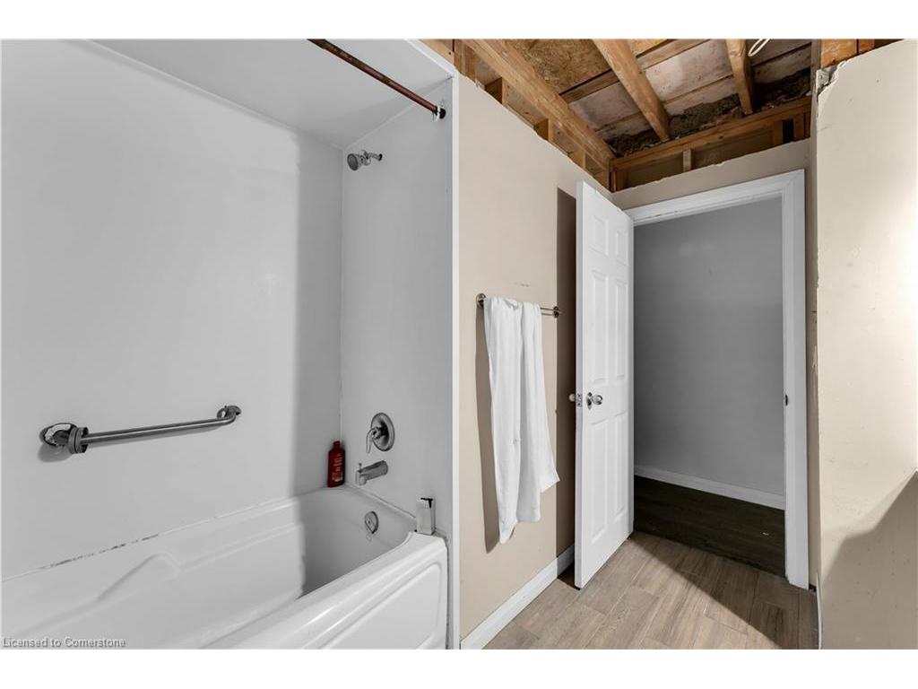 









282


Norman Rogers

Drive,
Kingston,




ON
K7M 2R6

