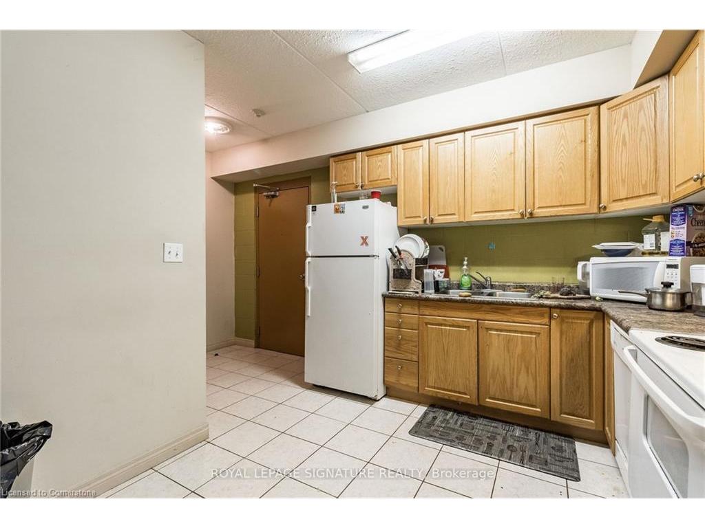 









253


Lester

Street, 101,
Waterloo,




ON
N2L 3W6

