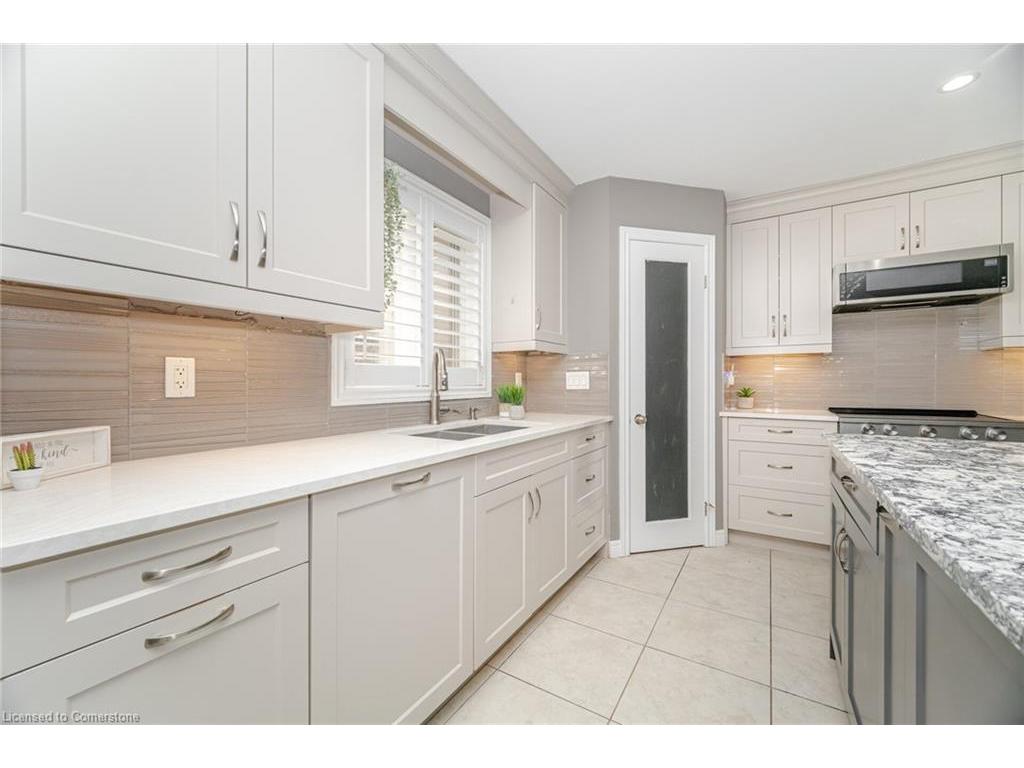 









169


East 8th

Street,
Hamilton,




ON
L9A 4Y7

