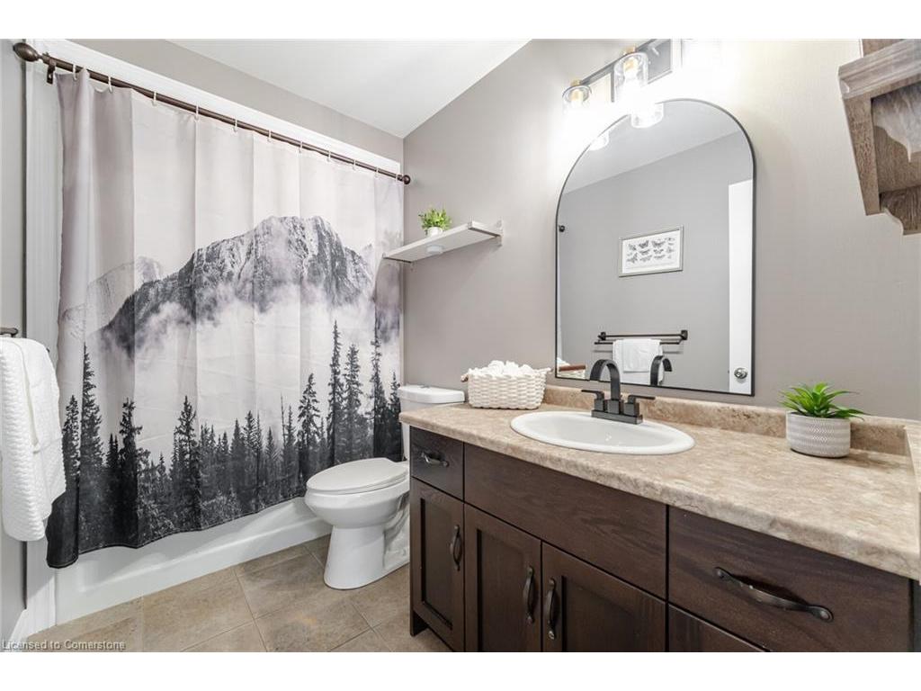 









169


East 8th

Street,
Hamilton,




ON
L9A 4Y7

