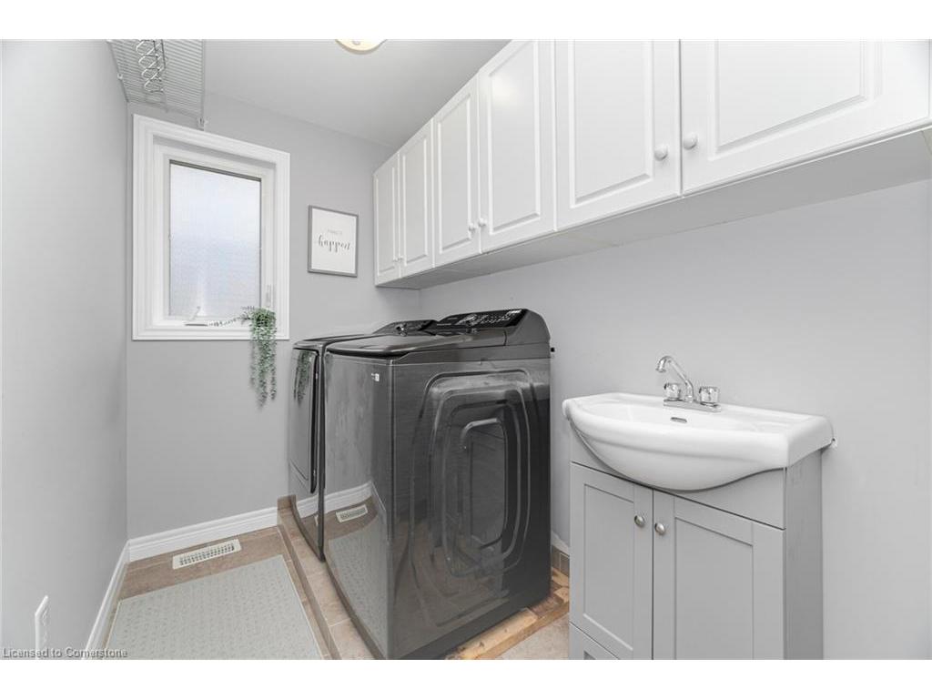









169


East 8th

Street,
Hamilton,




ON
L9A 4Y7

