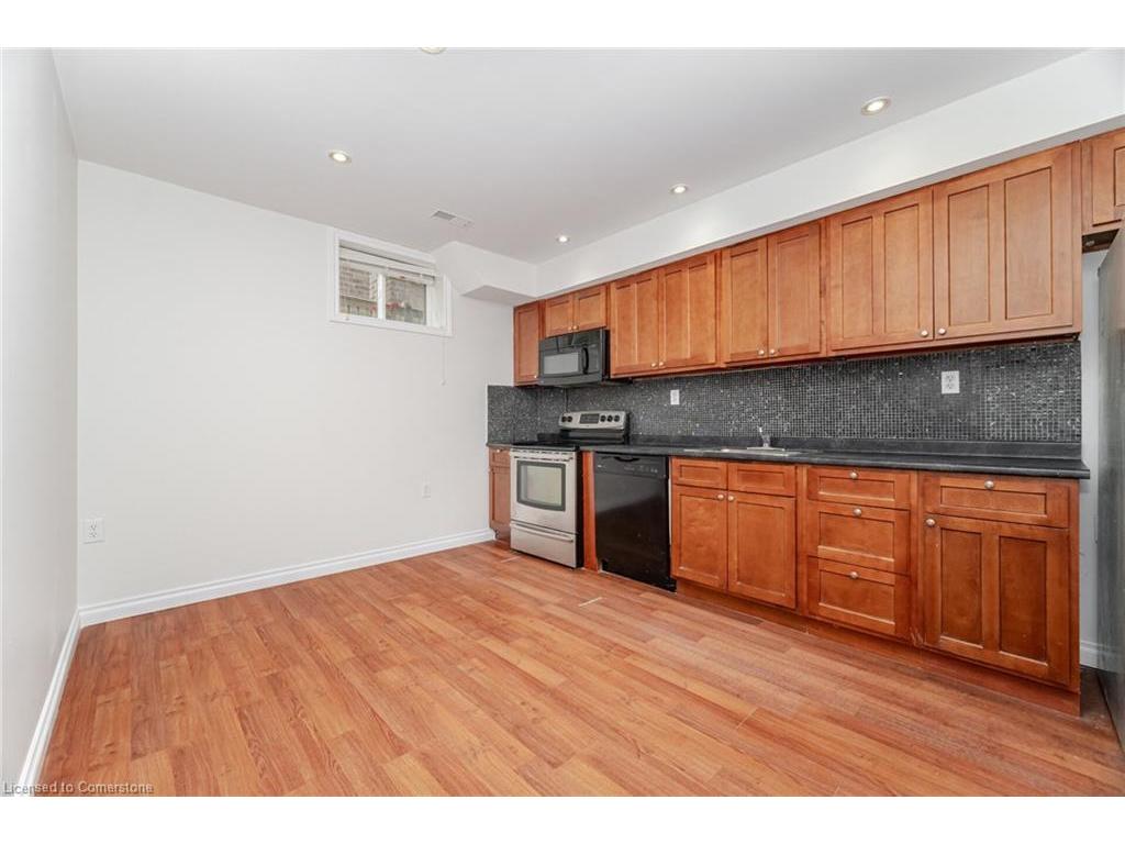 









169


East 8th

Street,
Hamilton,




ON
L9A 4Y7

