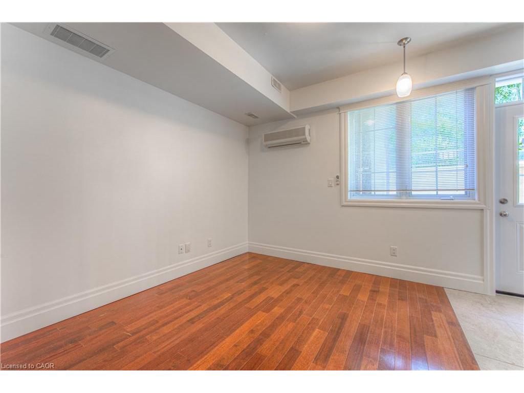 









555


King

Street East, 109,
Kitchener,




ON
N2G 2L9


