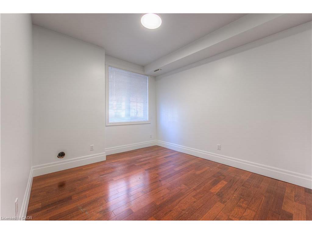 









555


King

Street East, 109,
Kitchener,




ON
N2G 2L9

