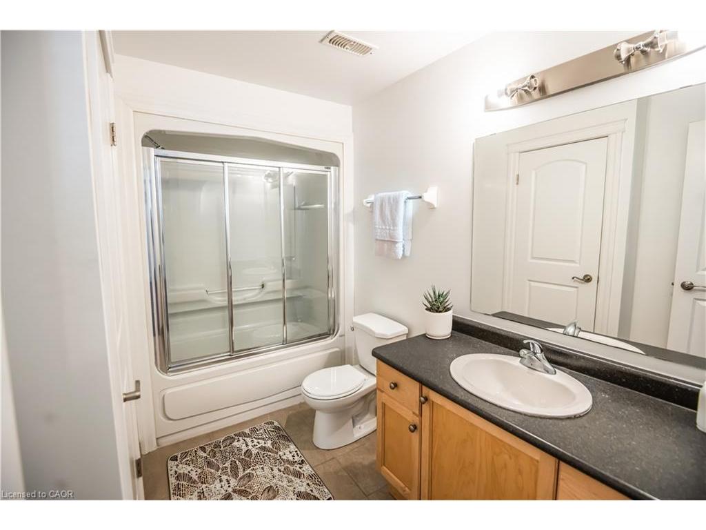 









555


King

Street East, 109,
Kitchener,




ON
N2G 2L9

