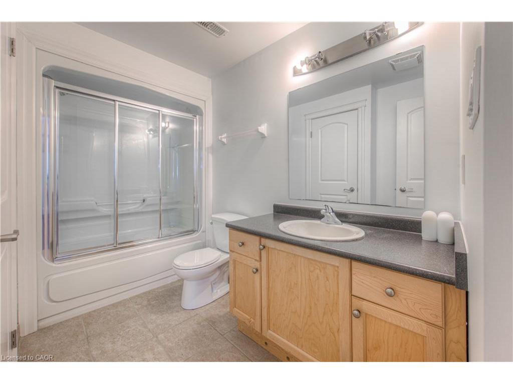 









555


King

Street East, 109,
Kitchener,




ON
N2G 2L9

