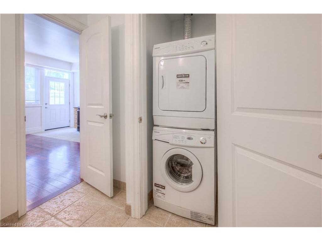 









555


King

Street East, 109,
Kitchener,




ON
N2G 2L9

