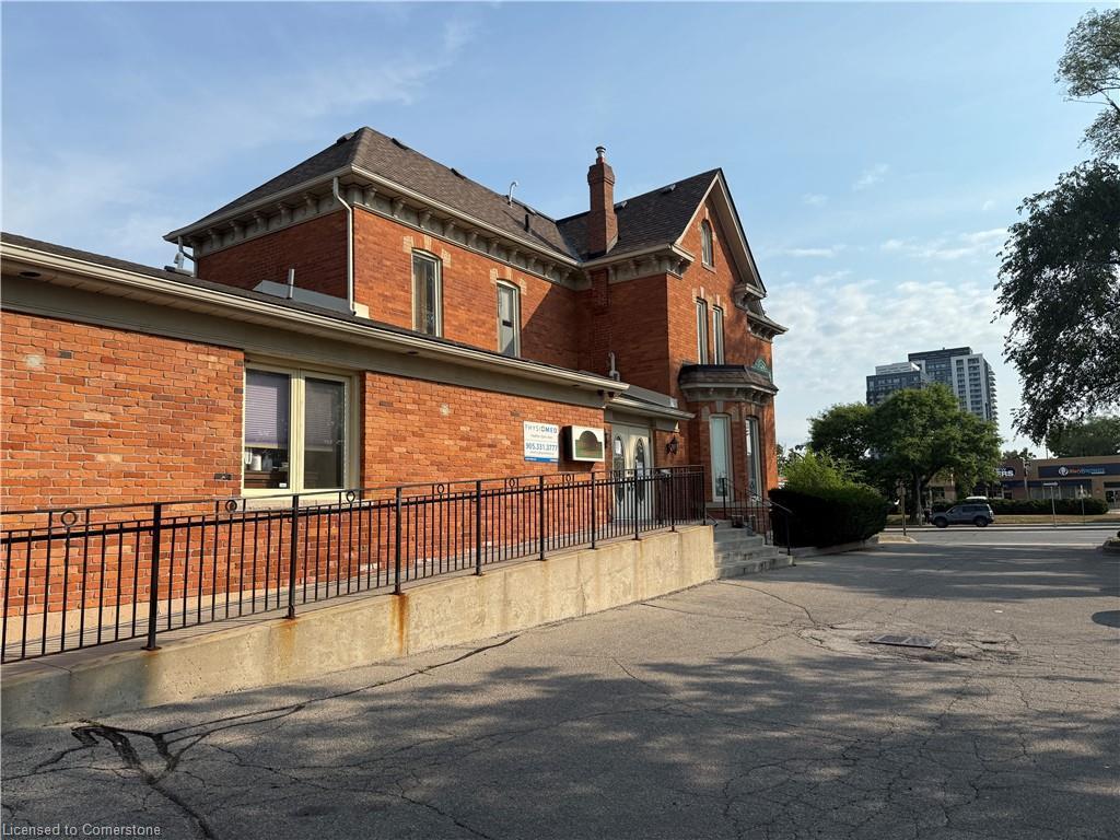 









906


Brant

Street,
Burlington,




ON
L7R 2J5

