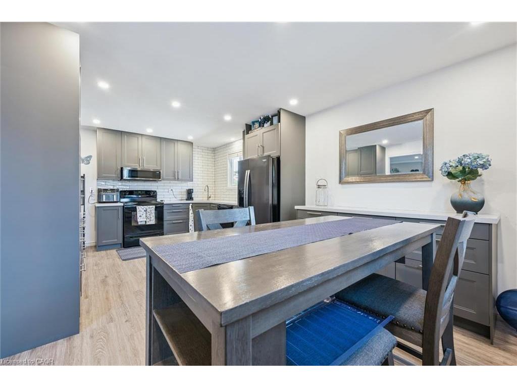 









263


The Country

Way,
Kitchener,




ON
N2E 2V6

