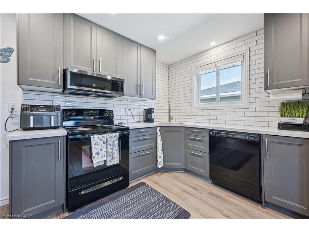 









263


The Country

Way,
Kitchener,




ON
N2E 2V6

