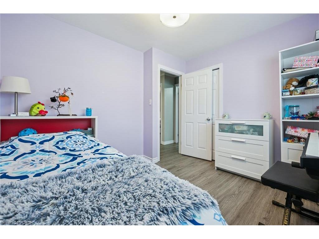 









263


The Country

Way,
Kitchener,




ON
N2E 2V6

