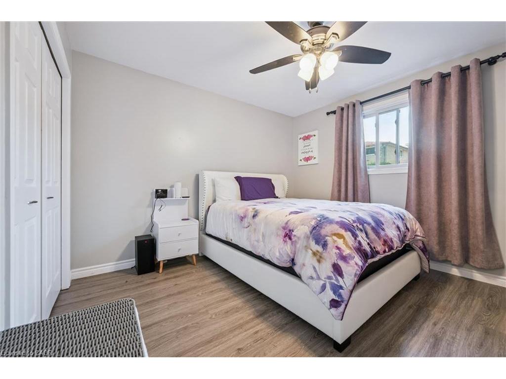 









263


The Country

Way,
Kitchener,




ON
N2E 2V6


